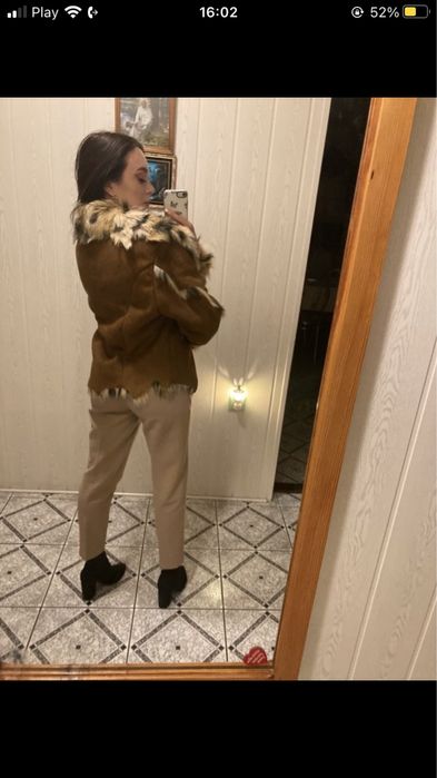 Brązowe beżowe czarne białe futro kurka płaszczyk z futrem