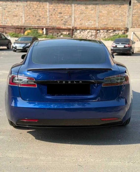 Tesla Model S 2018