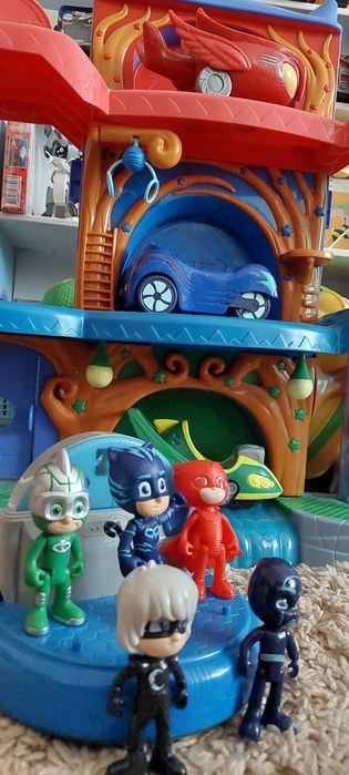 База герої в масках  з машинками