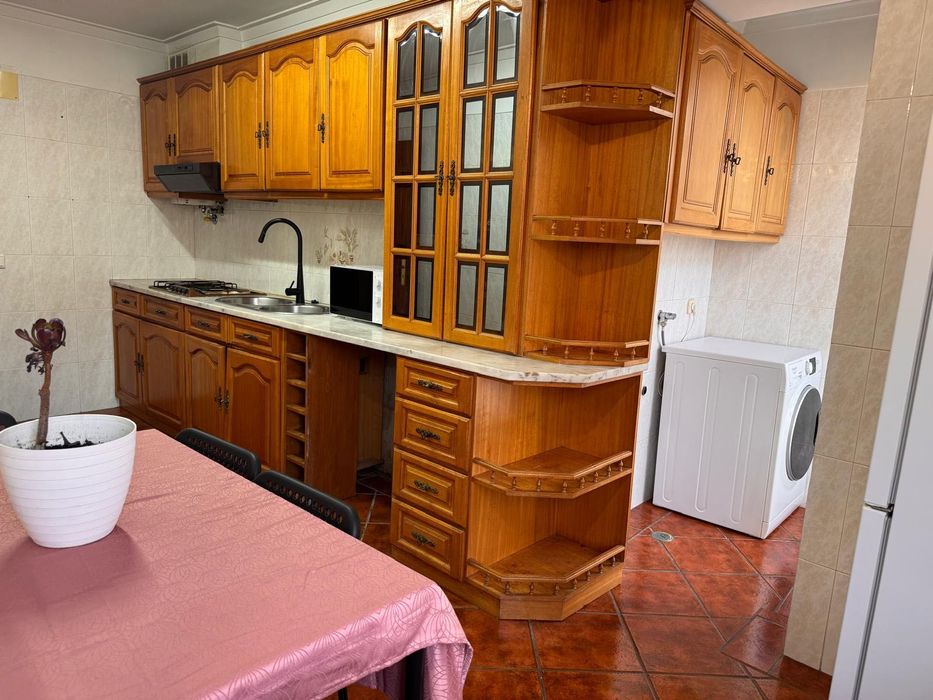 1 quarto pra casal Moita Entrada imediata