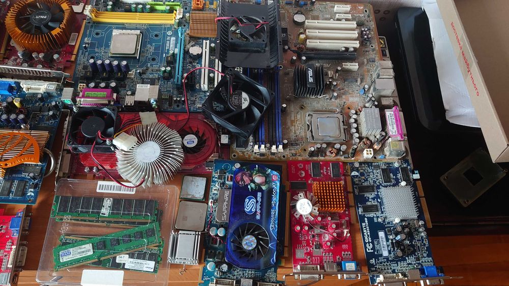 Продам компьютерные комплектующие на запчасти