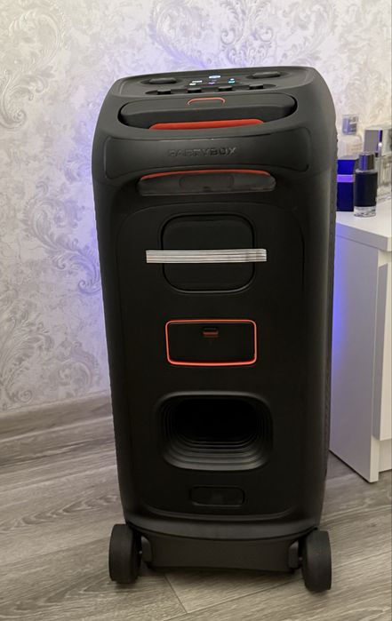 JBL Partybox 320 ,состояние новой , на гарантии.
