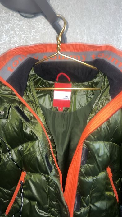 Женская куртка молодежная