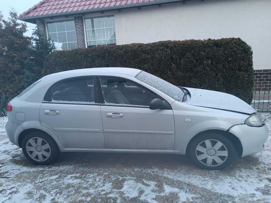 Chevrolet lacetti 2008 hatchback benzyna uszkodzony