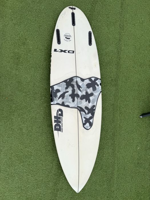 Prancha DHD 6’0 / quilhas carbono - pronta a surfar