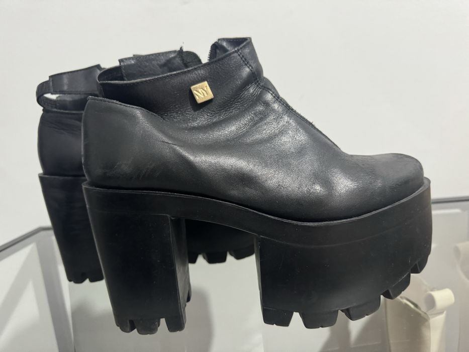 Botas NY Pretas com fecho