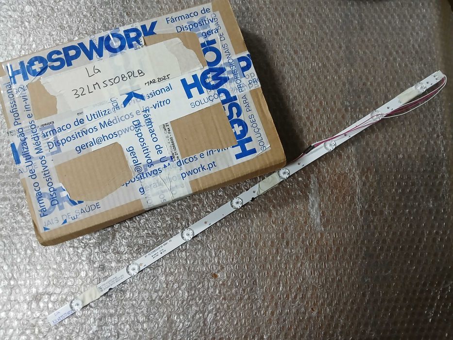 PEÇAS - TV LED 32" - LG 32LM550BPLB - com Ecrã Partido!!