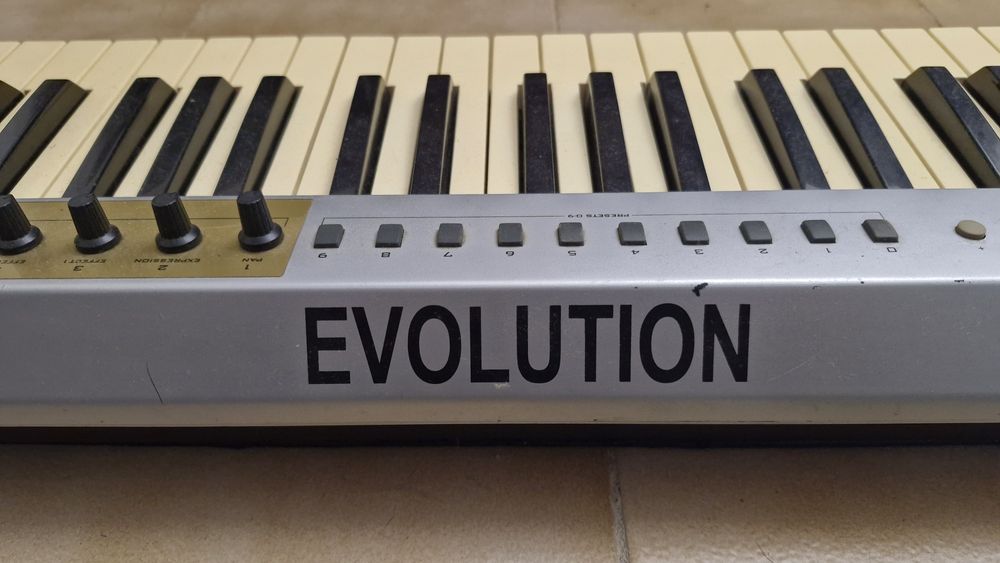 Vendo teclado controlador midi EVOLUTION Mk-249C (RESERVADO)