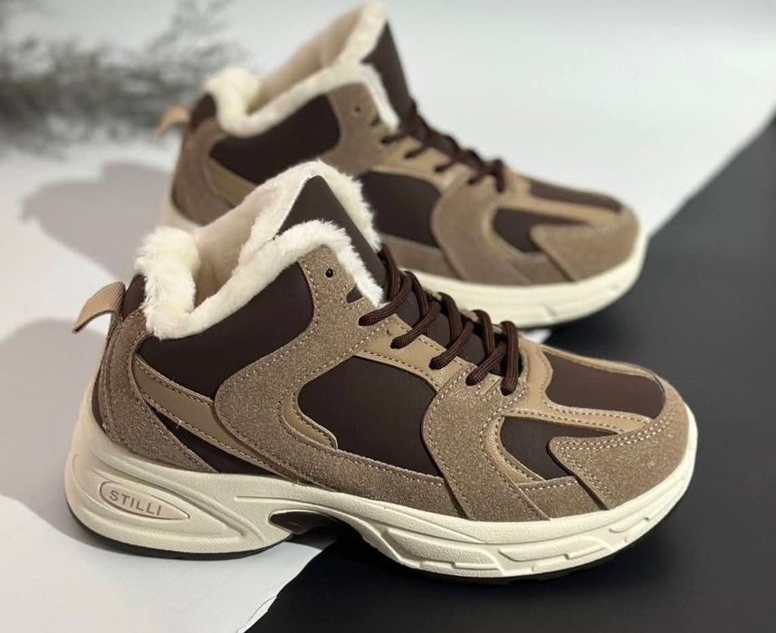 Зимові жіночі кросівки