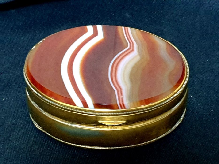 Maravilhosa antiga caixa de rapé francesa com pedra Ágata