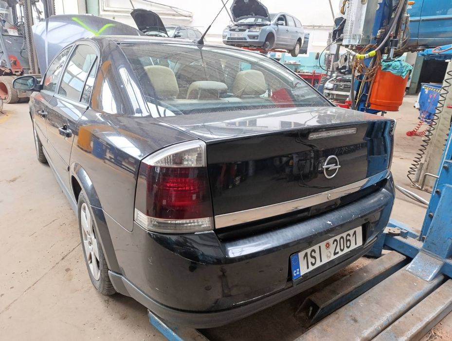 Розборка Вектра Ц 2.2dti Капот Ляда Крила кпп Фари Двері фонарі.