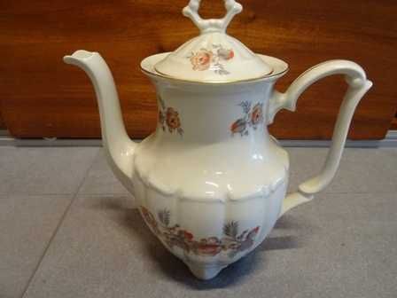 Imbryk porcelana Wałbrzych w kwiatowe wzory