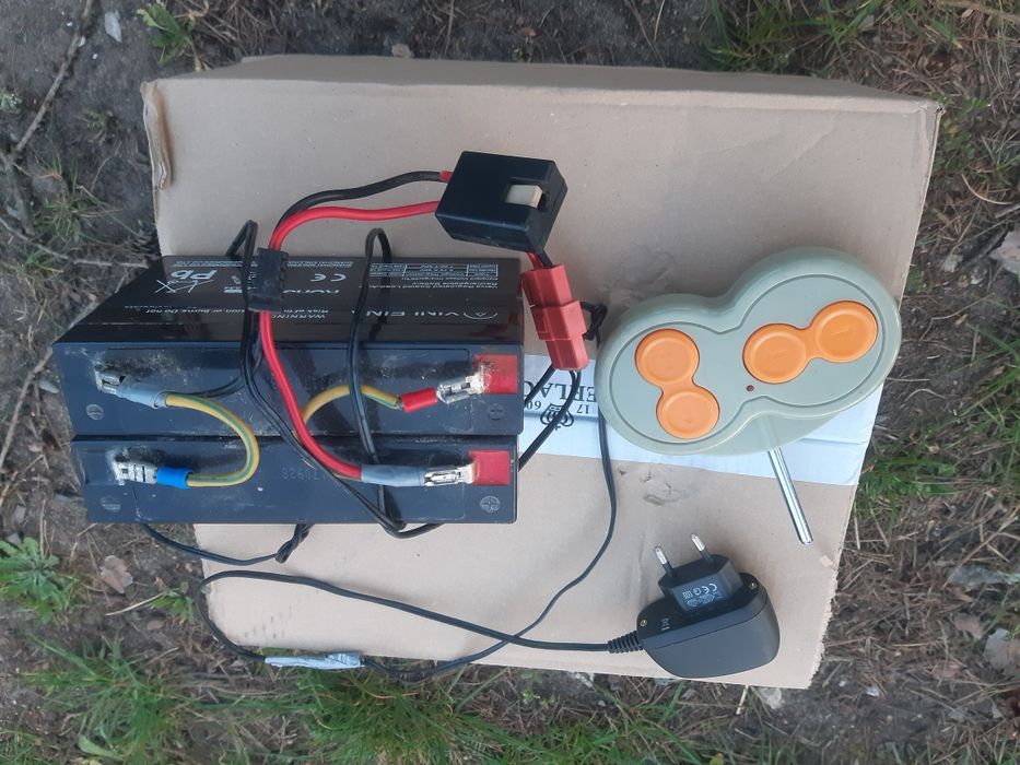 Autko elektryczne zabawka Mercedes.