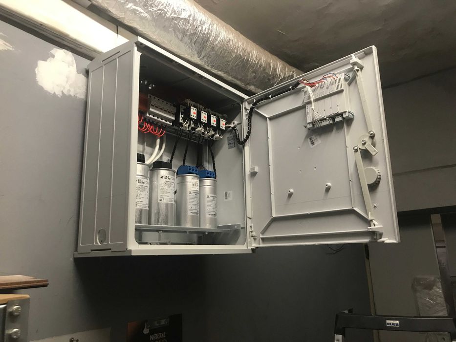 Bateria kondensatorów, kompensator mocy biernej, kompensacja