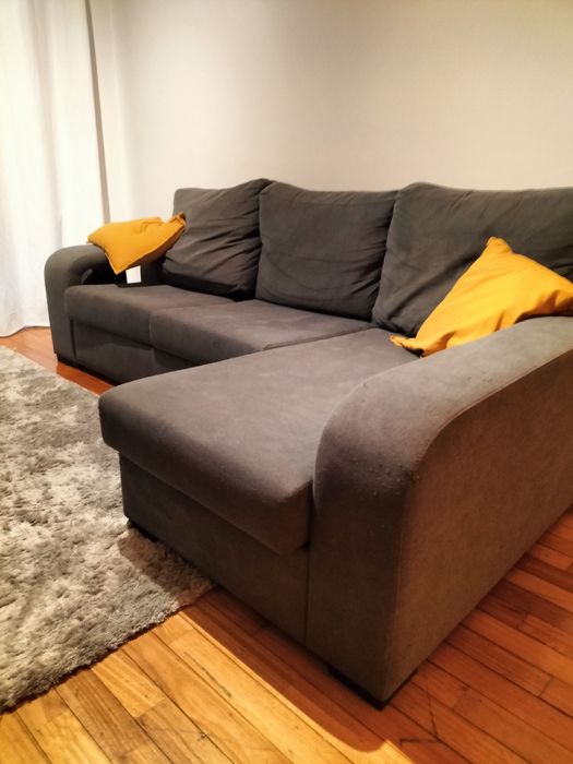 Sofá com chaise longue cinzento