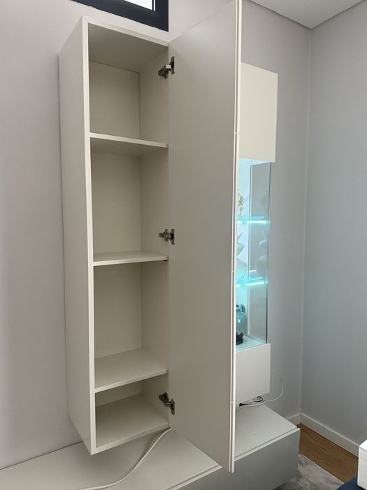 Móvel TV com painel e estante Evanyrouse