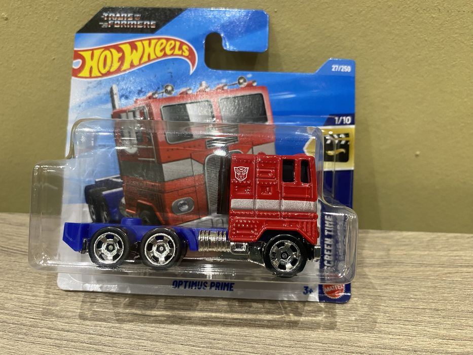 Продам Hotwheels Optimus prime