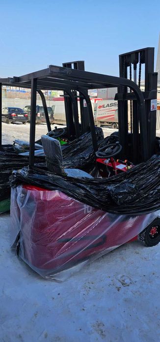 Навантажувач вилковий, новий.