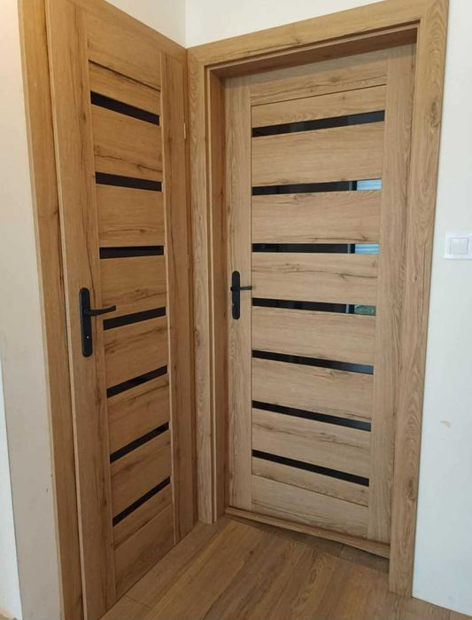 Drzwi z kamuflażem starych futryn