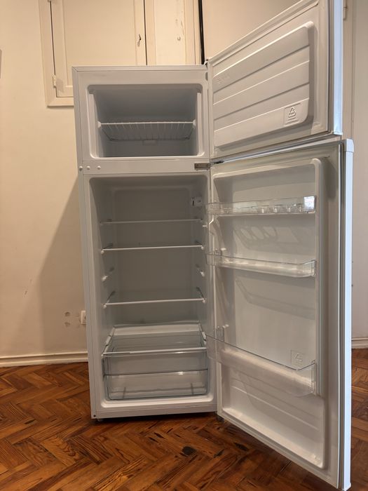 Frigorífico com Congelador Branco