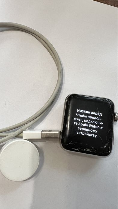 Apple Watch Series 3 42 мм LTE + зарядка