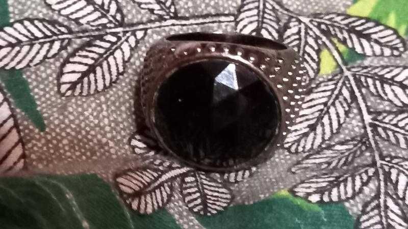 Шикарный магічний перстень з чорним гранатом розмір 16-17 ZARA