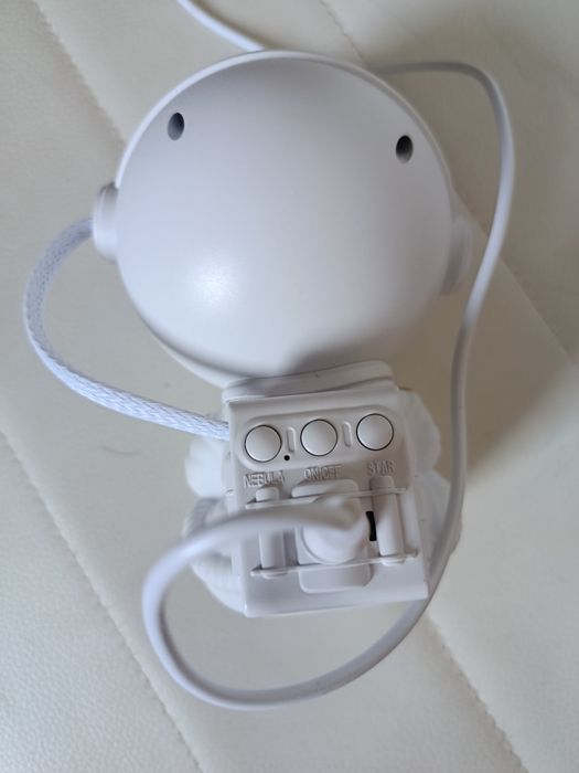 Projetor Galáxia Astronauta LED com Comando – Luz Noturna / Decoração