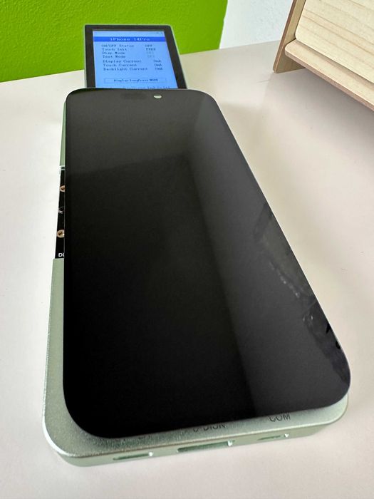 Oryginalny wyświetlacz Apple iPhone 14 Pro + górna taśma FVAT