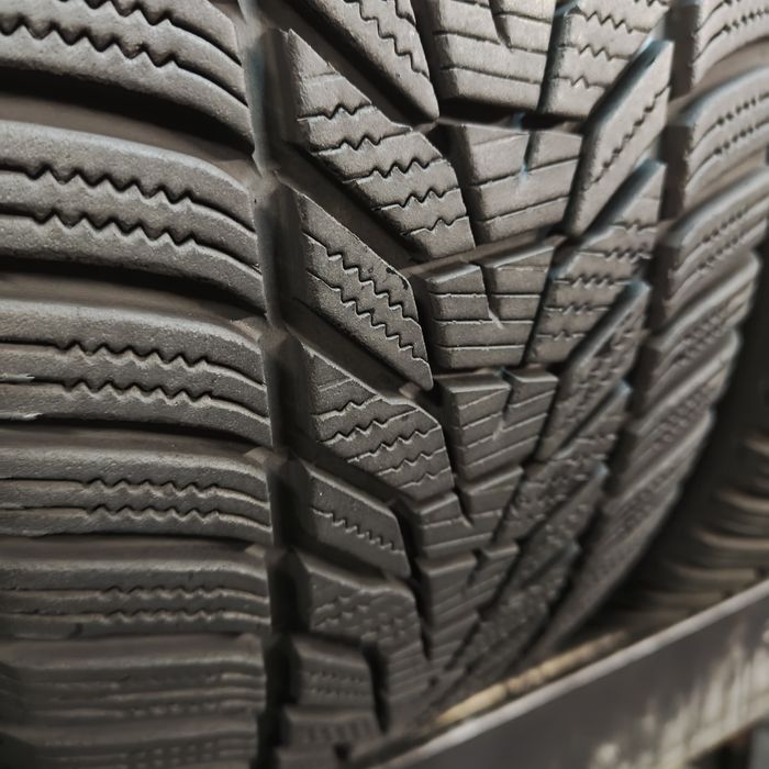 225/40/18 XL Sprzedam komplet opon zimowych Hankook