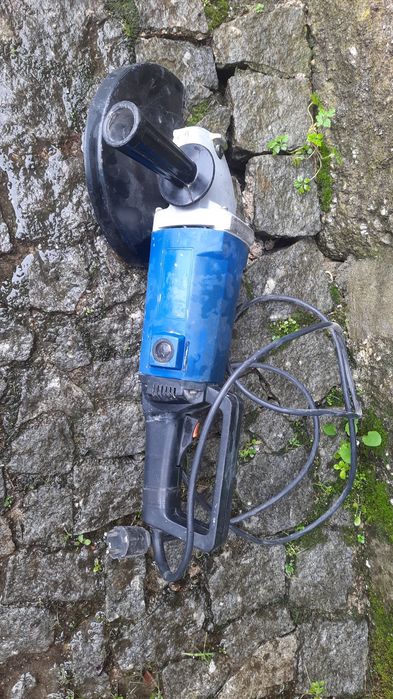 Correntes, Pistola de pregos Hilti, corta pedra, lixadora, rebarbadoras.
