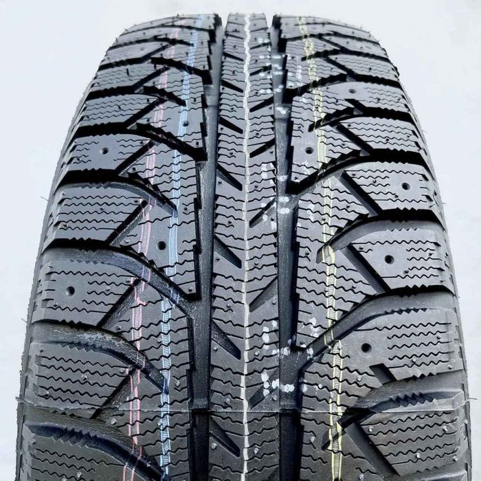 Продаю 2 зимові шини 205/60 R16 Lassa 2025 року б/у