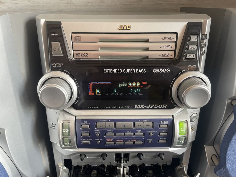 Продам музыкальный центр JVC в рабочем состоянии