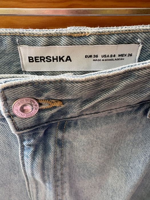 Jeansy błękitne  Bershka