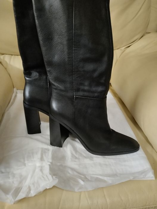 Чоботи, шкіряні до коліна