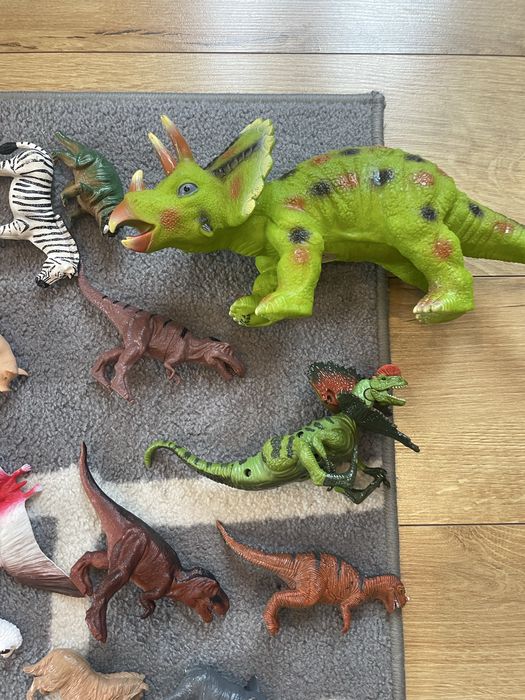 Duży zestaw dinozaurów