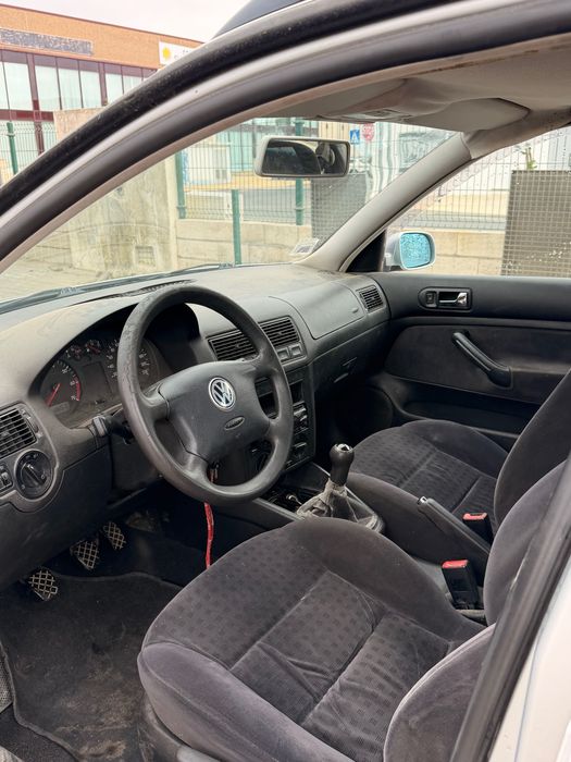 Volkswagen Golf carrinha Gasolina 1.4 75cv