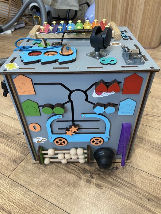 Бізікуб іграшка Бізікуб