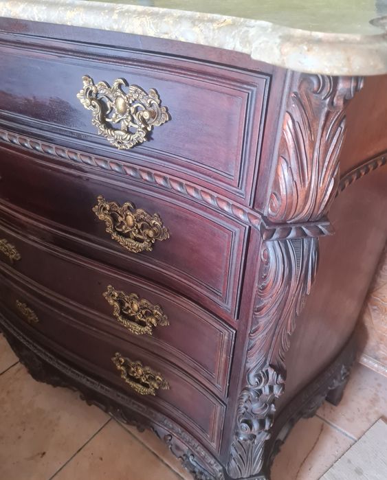 Comoda estilo D.José séc  XX