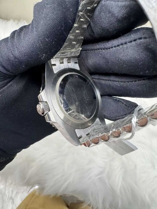 nowy modny zegarek analogowy