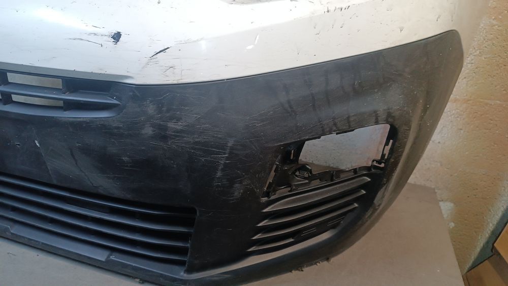 Vendo parachoque de frente citroen Berlingo ano 2019/23