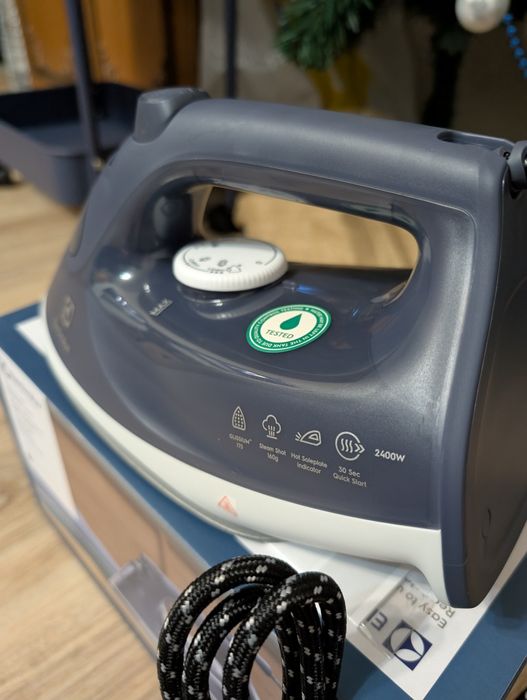 Праска Electrolux REFINE 600 E6SI1-2MN, 2400Вт, кераміка, з парою, нова