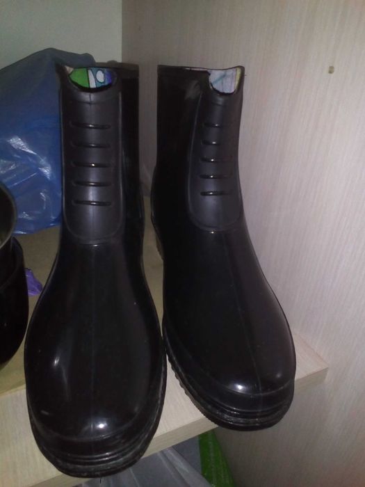 40 р Новие резиновые полусапоги