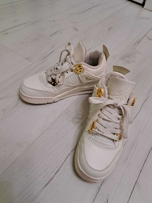 Air Jordan 4 Metallic Gold