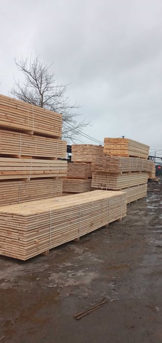 Пиломатеріали дошка кроква балка ліс на дах