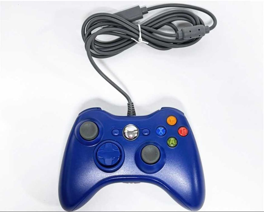 O controlador de jogo com fio Xbox 360 Azul