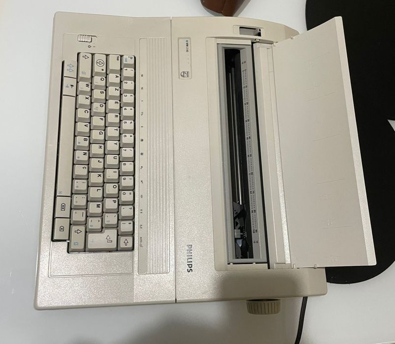 Electric Typewriter427552627460689921