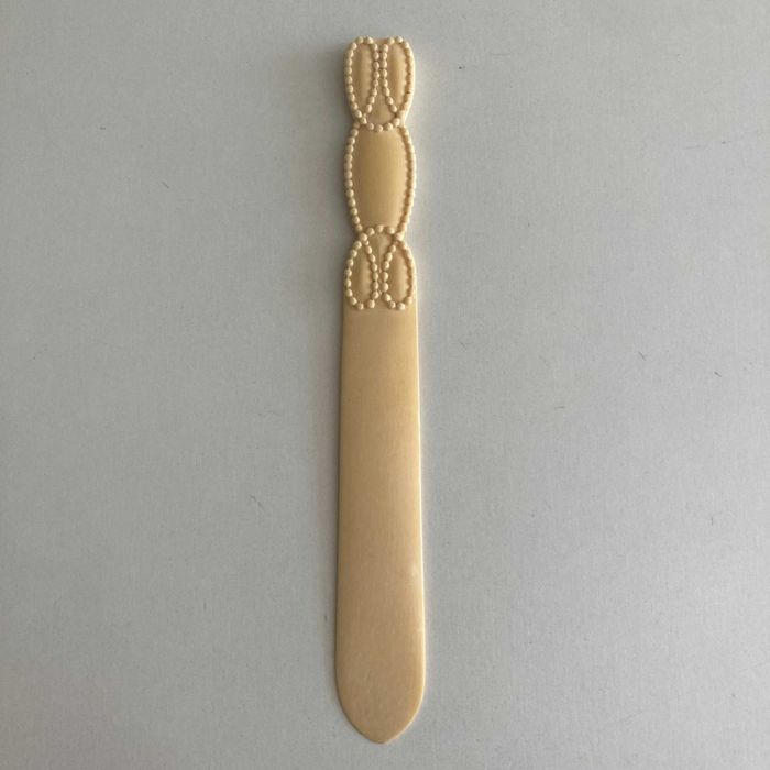 Abridor de cartas em material nobre antigo