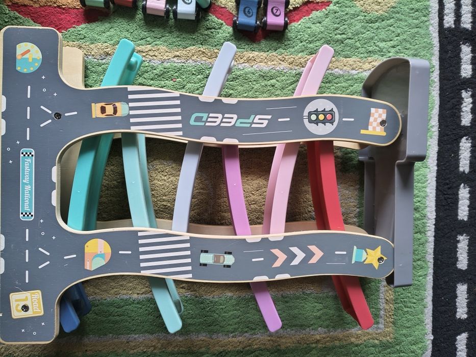 Zjeżdżalnia dla autek drewniana