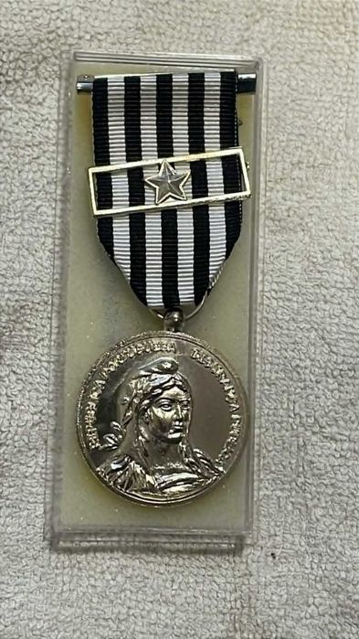 Medalha de assiduidade da PSP, 1 estrela (10 anos serviço efetivo)