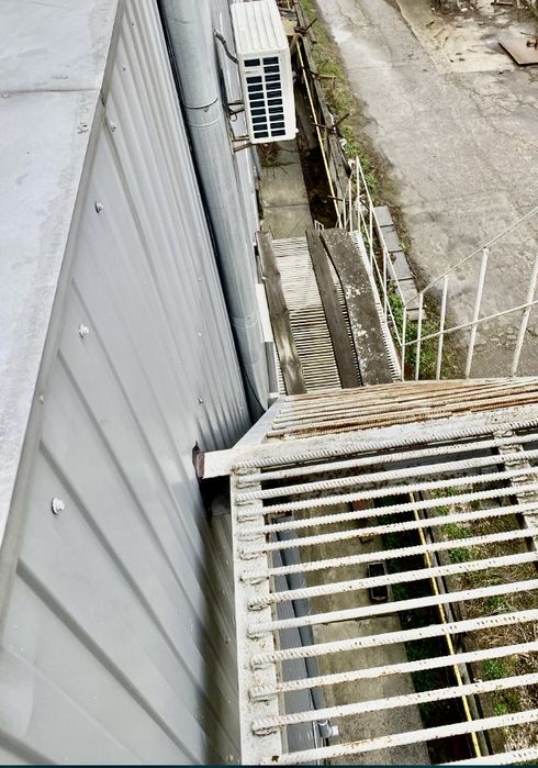 Продаж комерційного приміщення. Бізнес центр. Земельна ділянка